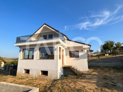 Casa independenta energetic de vanzare teren 550 mp zona Sura Mare