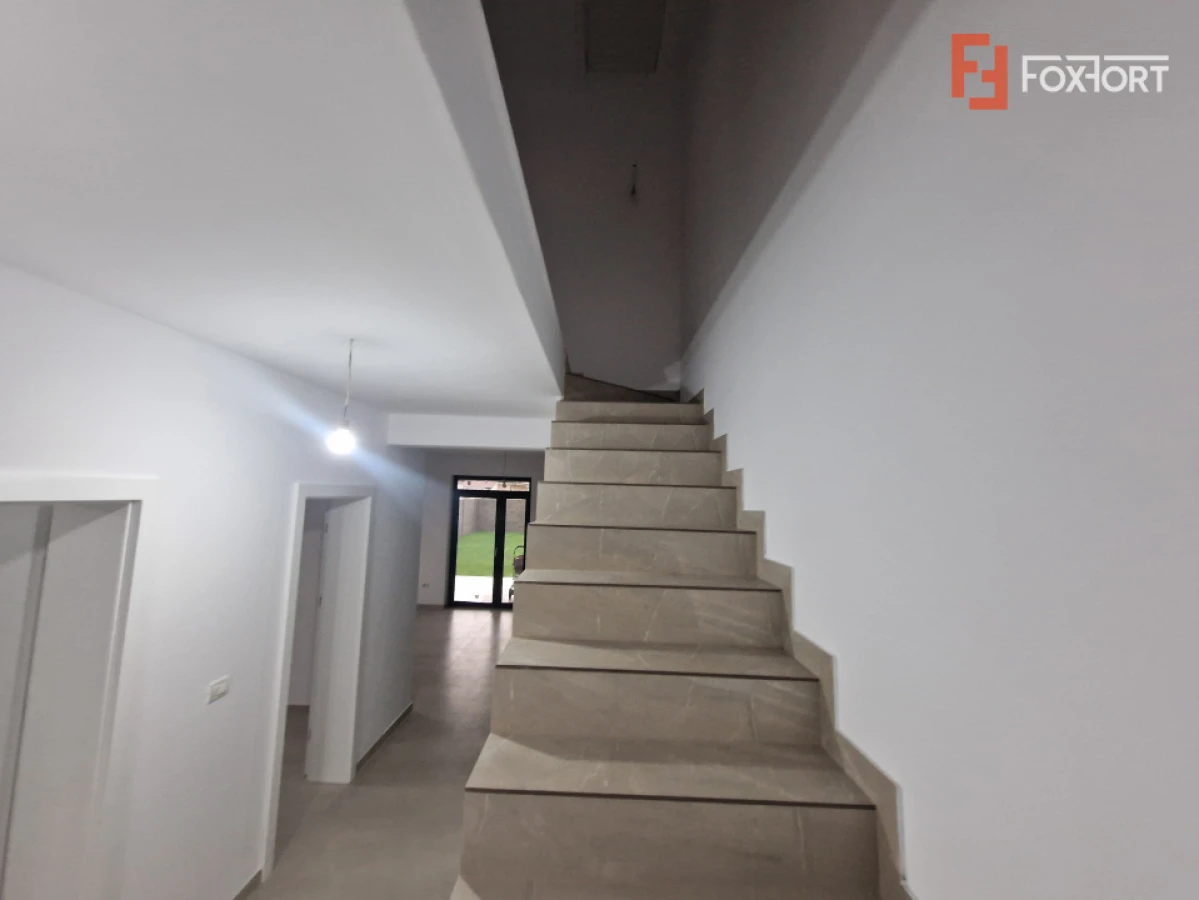 Duplex de vanzare, 4 camere, Mosnita Veche - 8