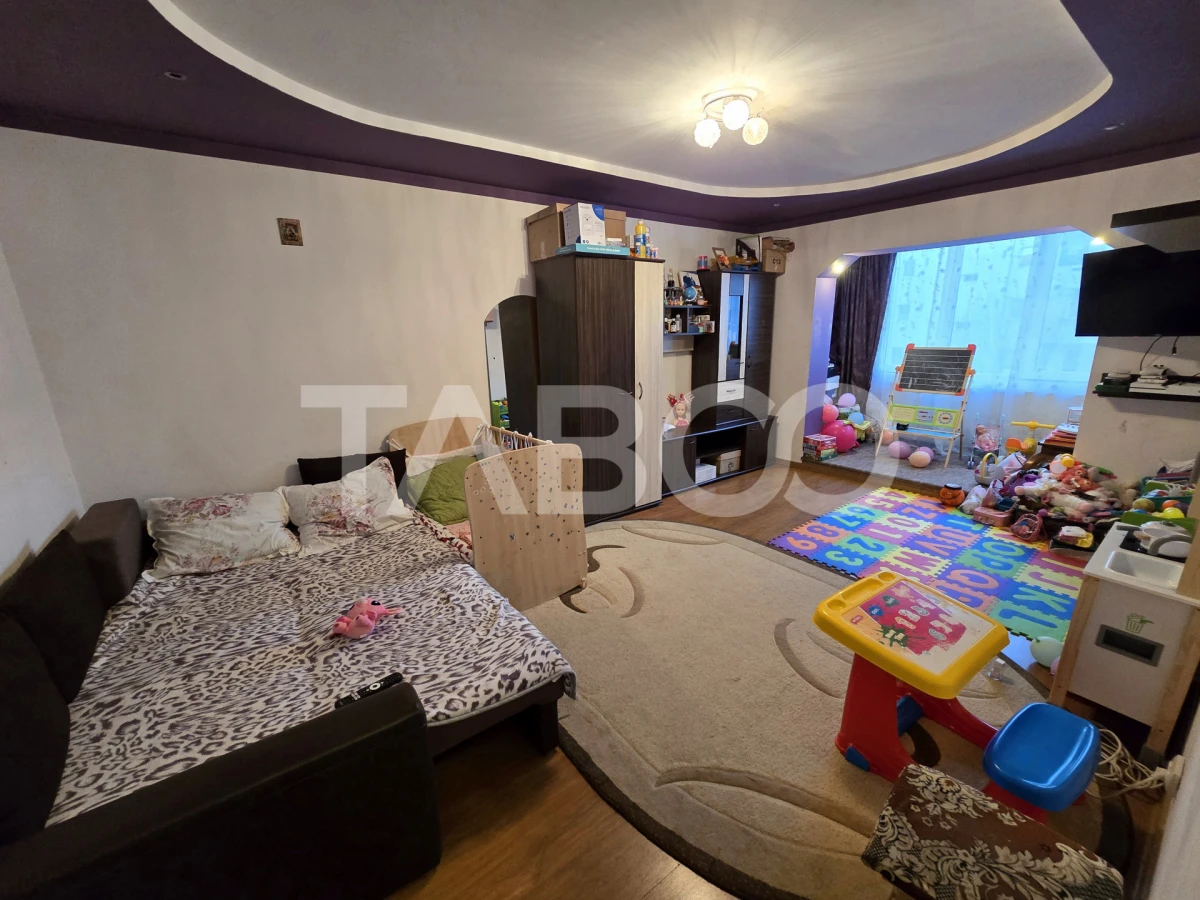 Apartament decomandat de vanzare 3 camere 2 bai pivnita Turnisor Sibiu - 1