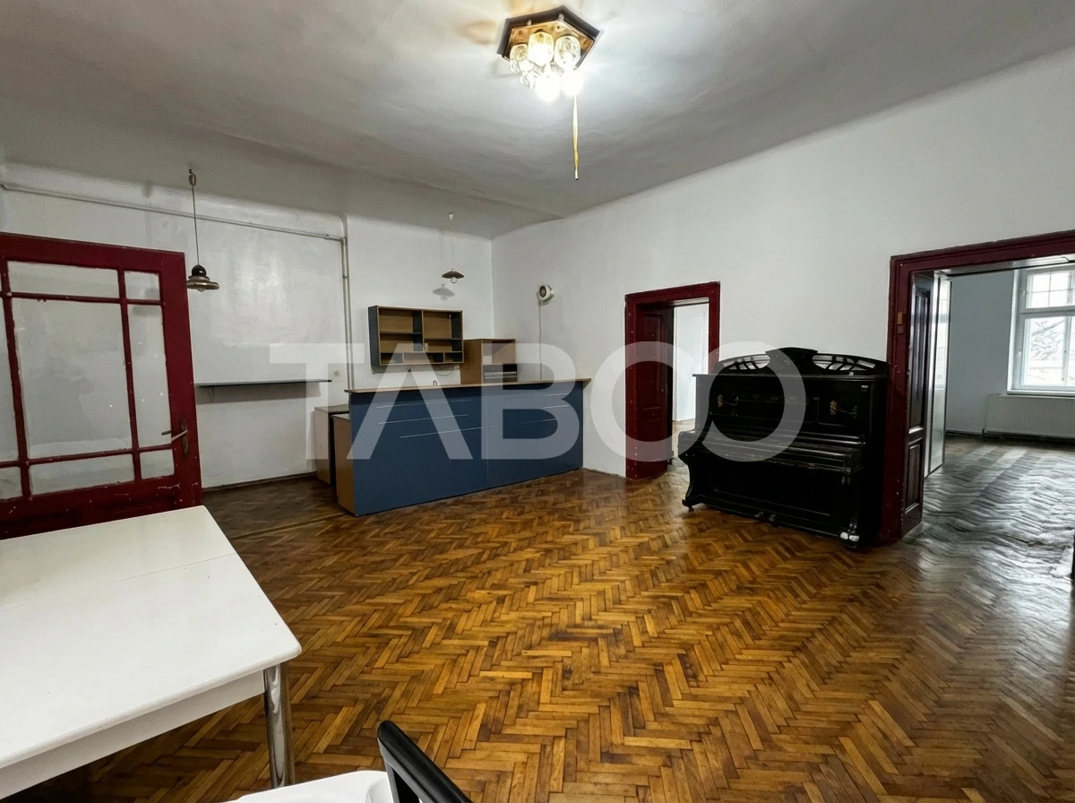 Apartament de vanzare cu 4 camere 2 bai 109 mp Centrul Istoric Sibiu - 1