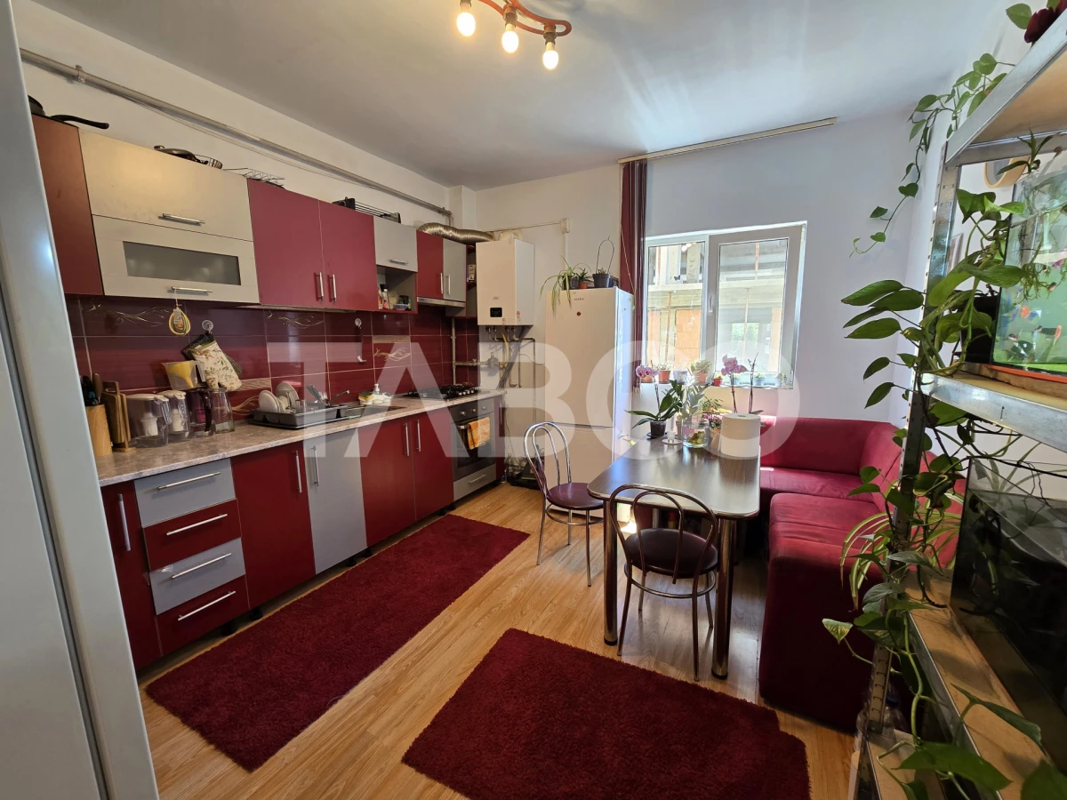 Apartament decomandat de vanzare 2 camere 64 mpu balcon Selimbar Sibiu - 1