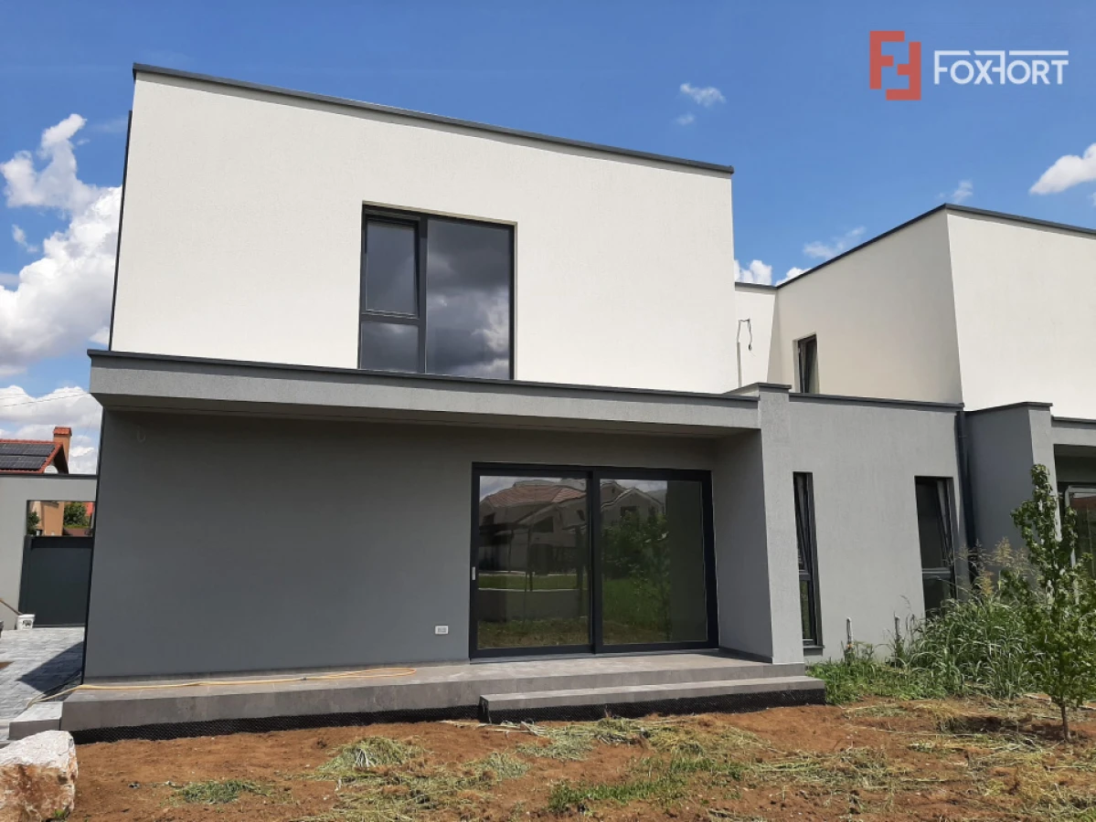 Casa cu 5 camere de vanzare in Dumbravita - 1