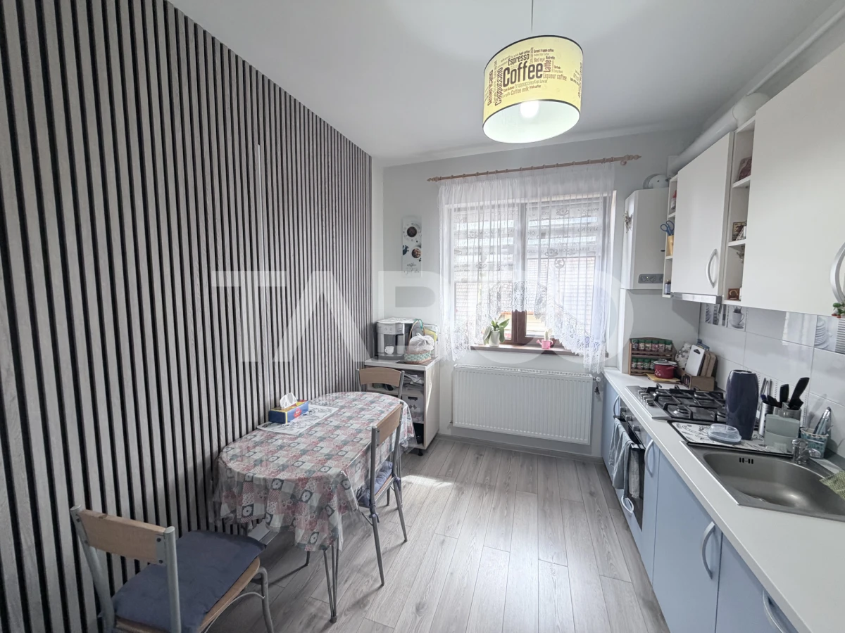 Apartament decomandat 4 camere 110 mp utili parcare privata Sura Mare - 9
