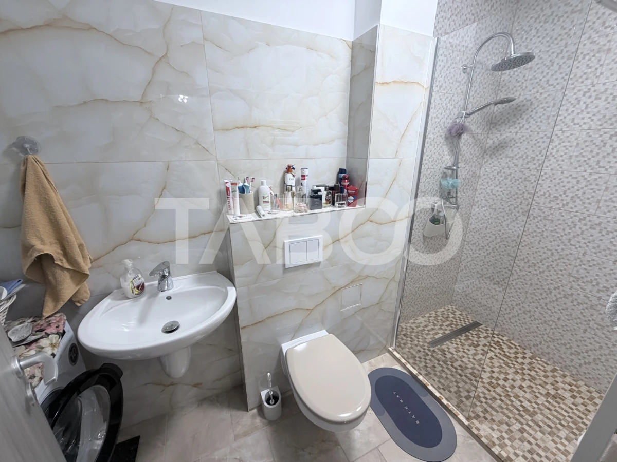 Apartament decomandat 4 camere 110 mp utili parcare privata Sura Mare - 8