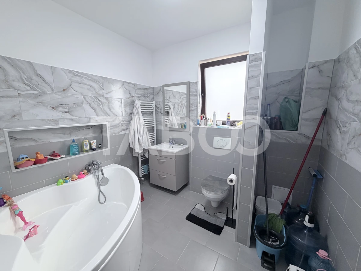 Apartament decomandat 4 camere 110 mp utili parcare privata Sura Mare - 7