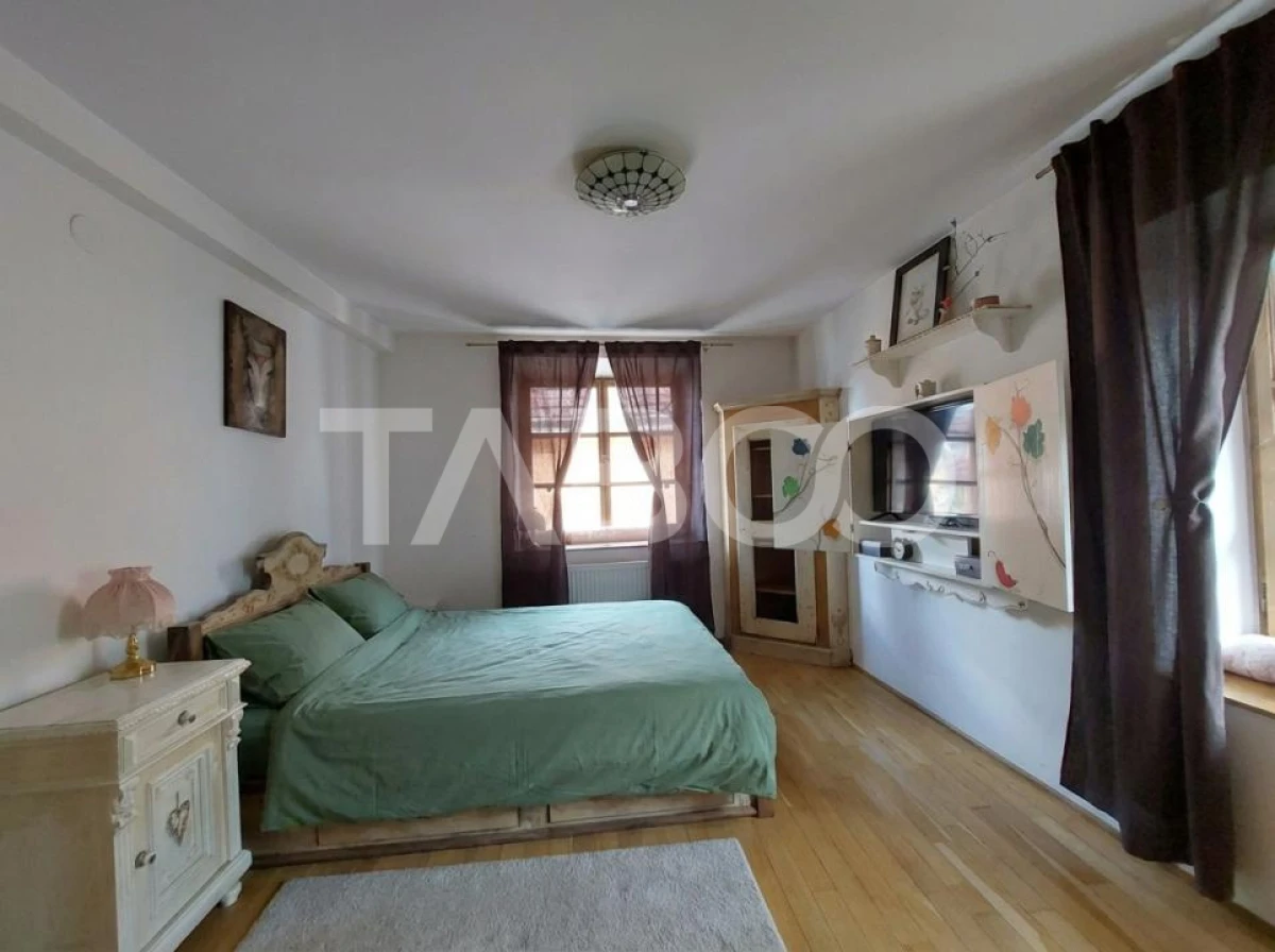 Casa saseasca P+1E+M 216 mpu curte libera 175 mp Cisnadioara - 3
