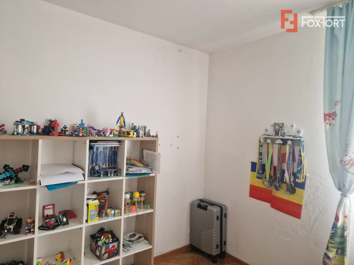 Casa individuala cu 9 camere, in Mosnita Noua, zona centrala - 5