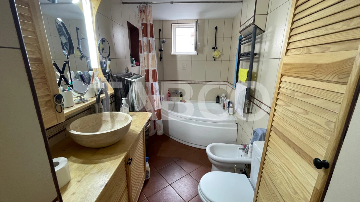 Casa 4 camere de vanzare in Lazaret cu garaj demisol generos mansarda - 4