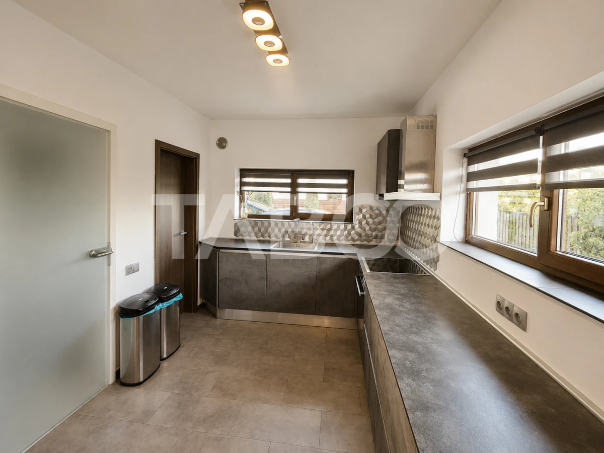 Casa de inchiriat cu 4 camere si curte in Selimbar / acces auto - 10