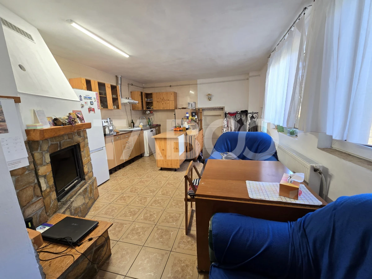 Casa spatioasa de vanzare teren 432 mp zona linistita - Lupeni Sibiu - 7