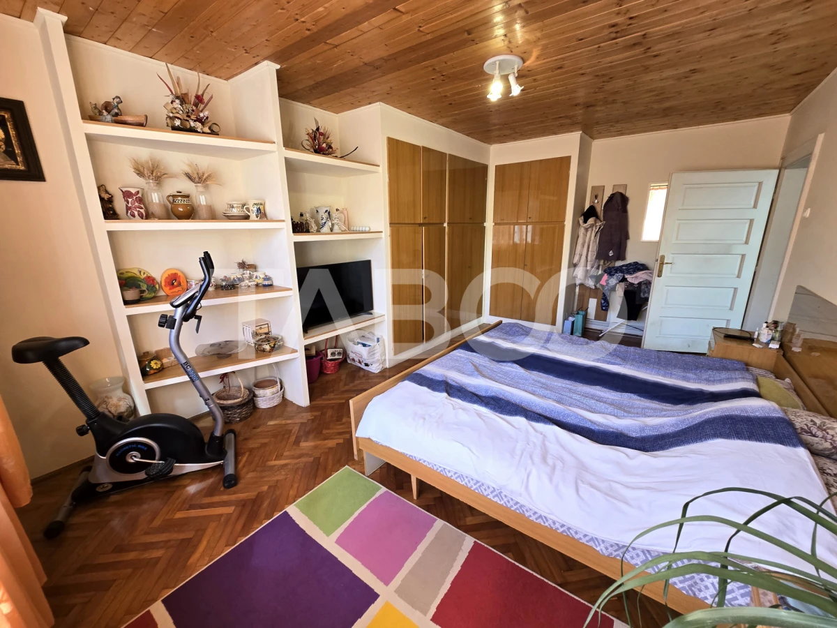 Casa spatioasa de vanzare teren 432 mp zona linistita - Lupeni Sibiu - 6