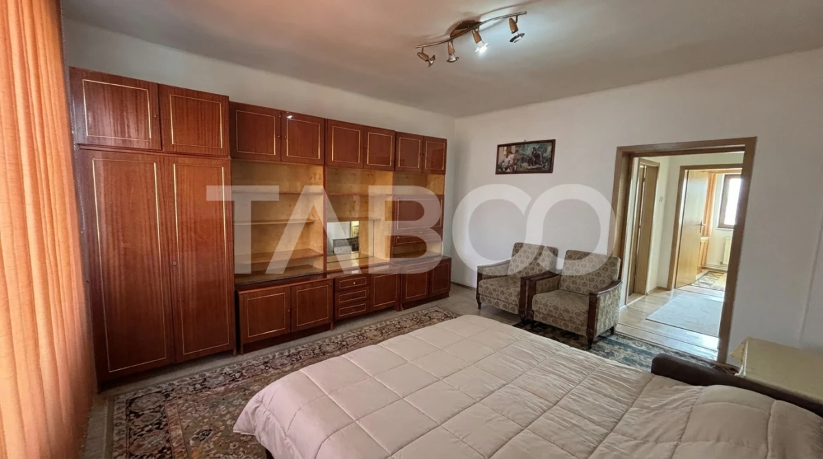 Casa individuala de vanzare 756 mp teren Sura Mare zona deosebita - 2