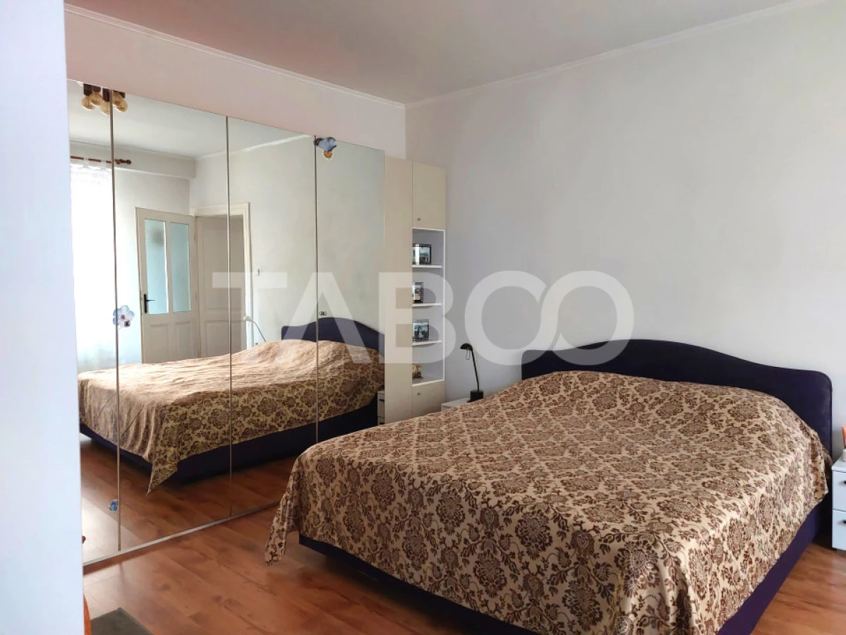 Casa si curte pretabila pentru 2 familii 980 mp teren liber Cisnadie - 7