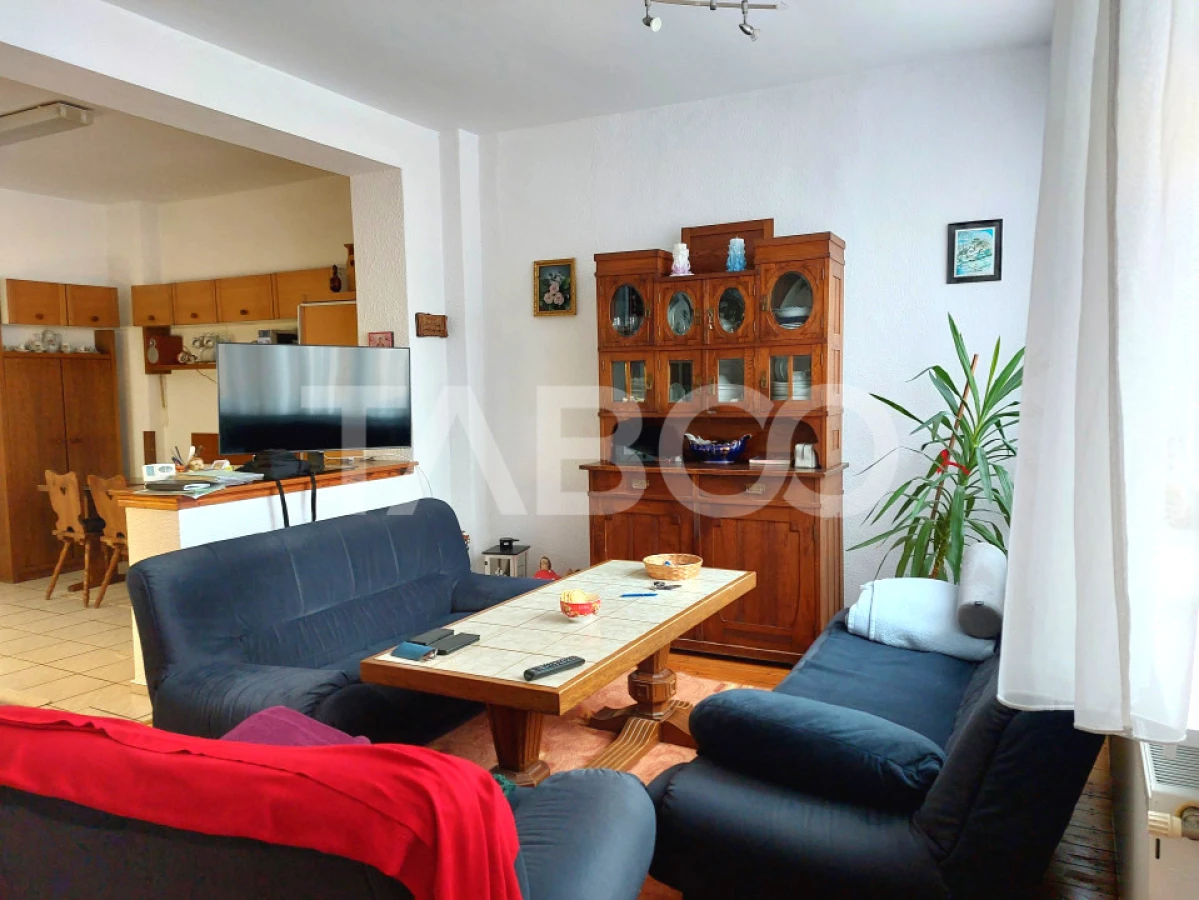 Casa si curte pretabila pentru 2 familii 980 mp teren liber Cisnadie - 5