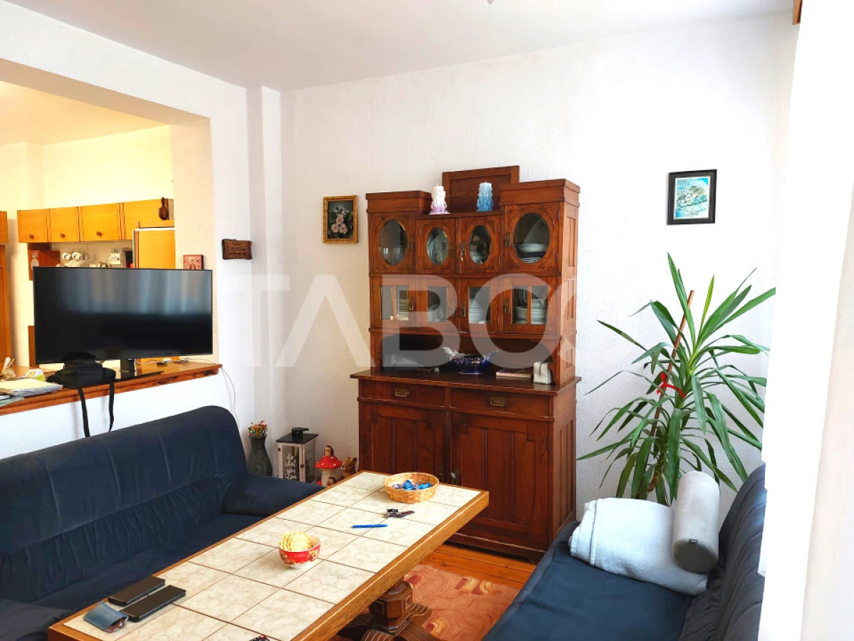 Casa si curte pretabila pentru 2 familii 980 mp teren liber Cisnadie - 4
