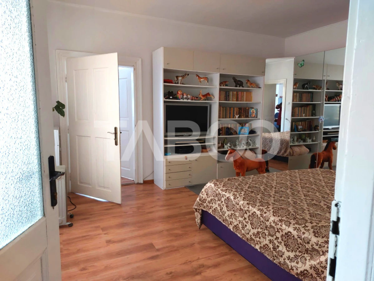 Casa si curte pretabila pentru 2 familii 980 mp teren liber Cisnadie - 3