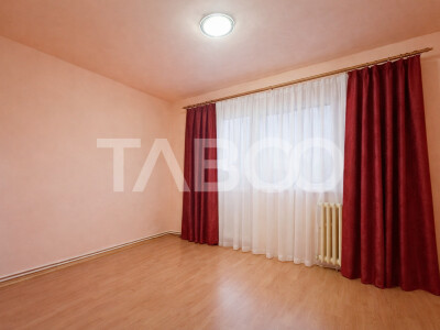 Apartament cu 4 camere decomandate de vanzare Maramuresului Iris