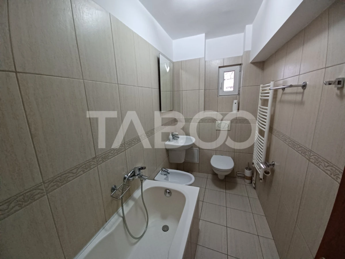 Apartament spatios cu 3 camere si 2 bai plus balcon in zona Central - 8