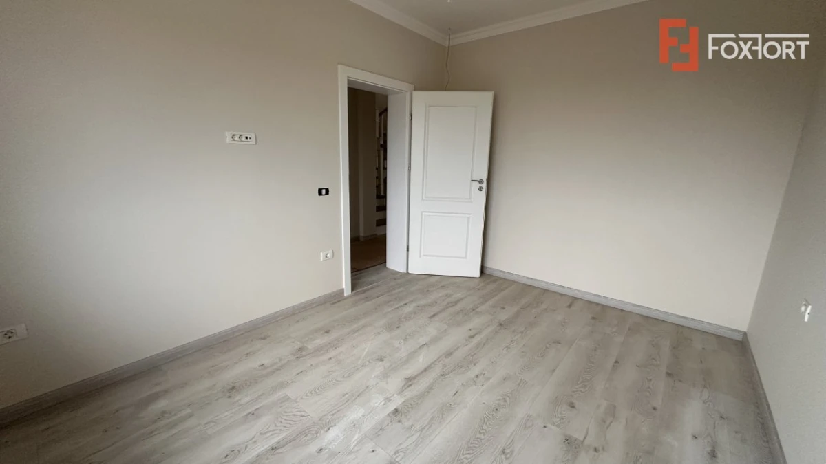 Duplex de vanzare cu 5 camere, despartit prin garaj, zona Giroc - 4