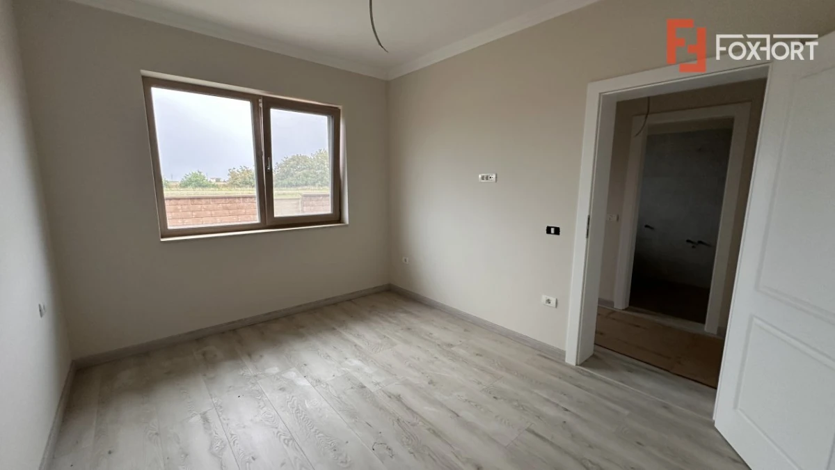 Duplex de vanzare cu 5 camere, despartit prin garaj, zona Giroc - 3