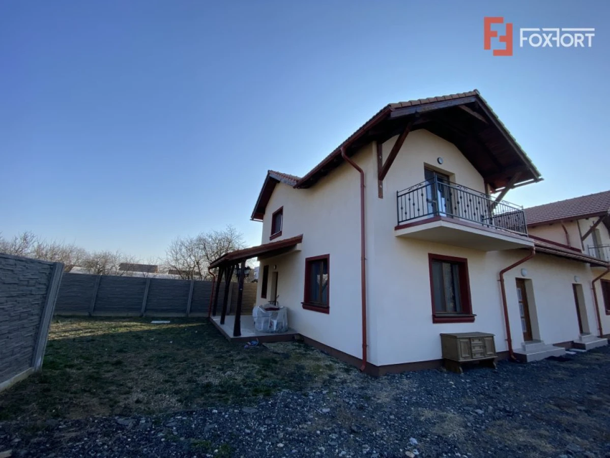 Duplex cu 3 camere cu panouri fotovoltaice in Sanandrei Centru - ID V4749 - 1