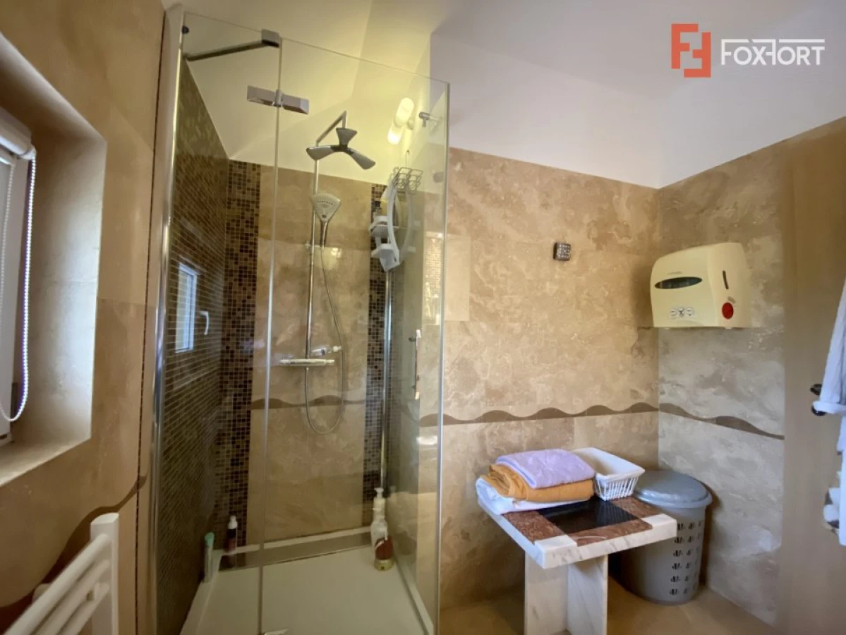 Casa cu 6 camere de vanzare in localitatea Sanandrei, zona Centrala - 10