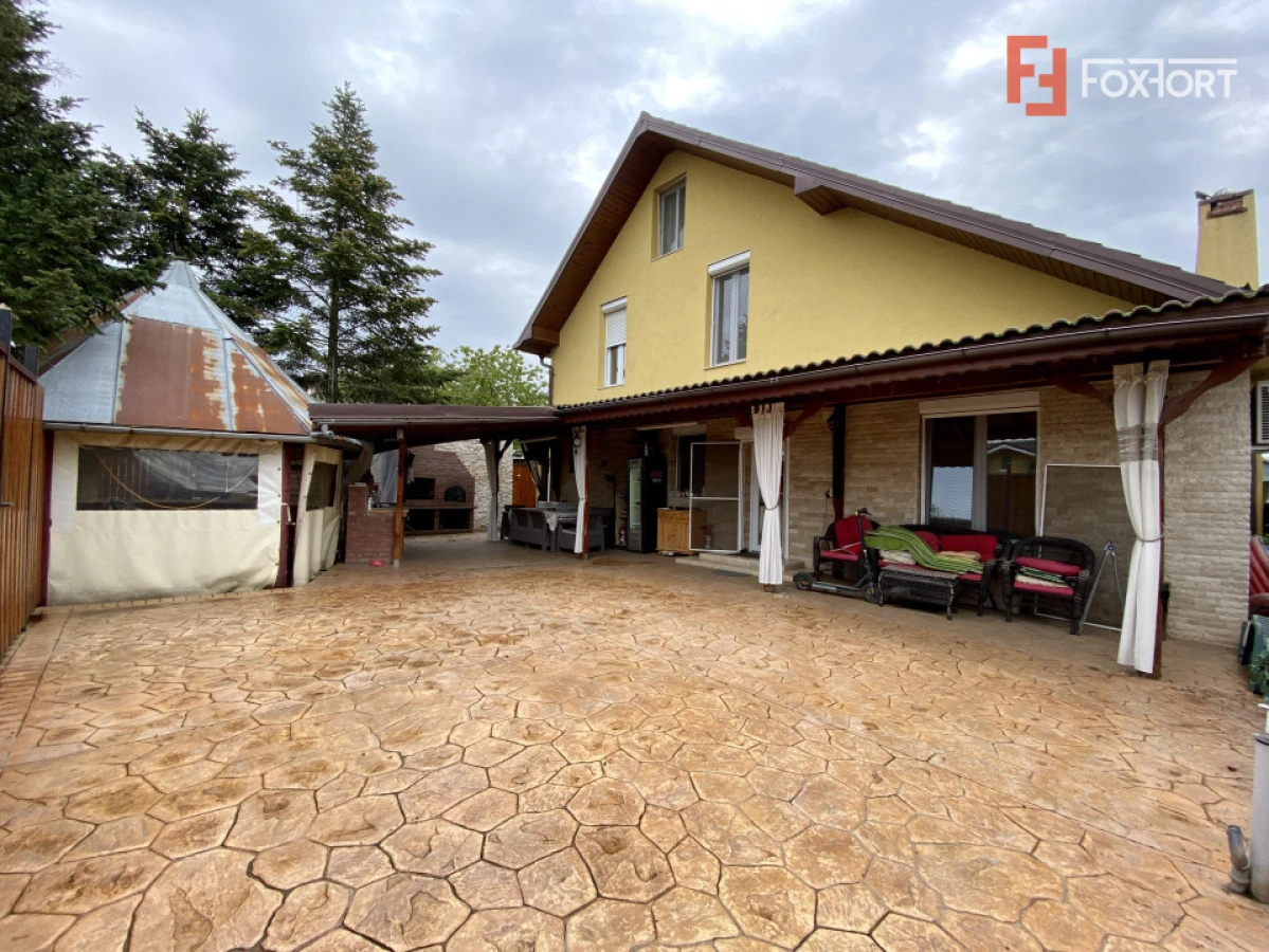 Casa cu 6 camere de vanzare in localitatea Sanandrei, zona Centrala - 2