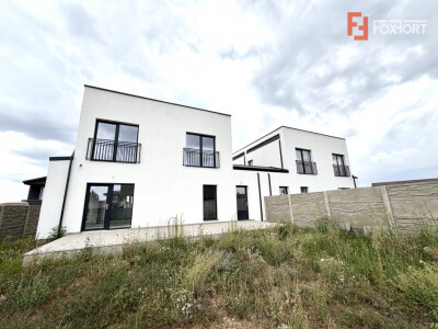 Duplex cu 5 camere, despartit prin camera tehnica, teren de 365 mp - Sanandrei