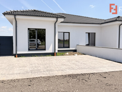 Duplex cu 4 camere - Toate utilitatile + Asfalt - Mosnita Noua