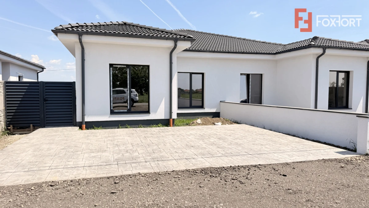 Duplex cu 4 camere - Toate utilitatile + Asfalt - Mosnita Noua - 1