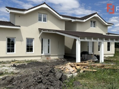 Duplex cu 4 camere si teren de 372 mp - zona Sanandrei