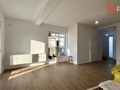 Duplex cu 4 camere si teren de 375 mp - zona Sanandrei