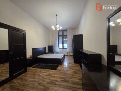 Apartament cu 2 camere semidecomandat, et 1, zona Centrala