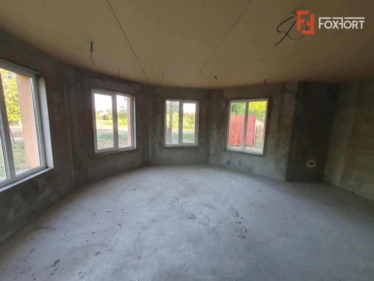 Casa individuala cu 5 camere si 2 bai, Central - Jebel - 9