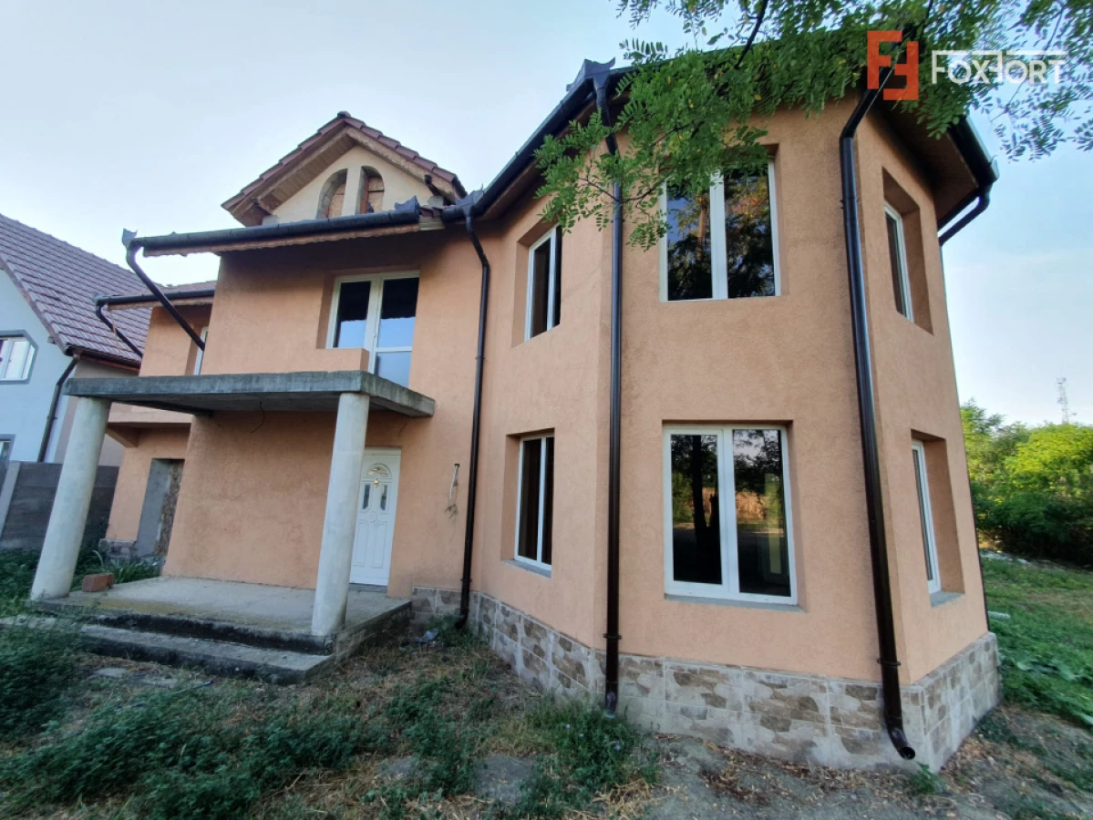 Casa individuala cu 5 camere si 2 bai, Central - Jebel - 1