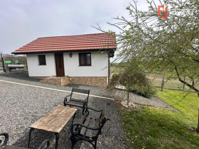 Casa de vacanta cu teren de 2344 mp - zona Nadas