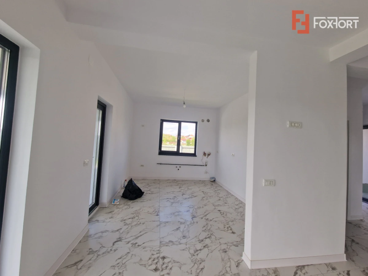 Duplex de vanzare cu 3 camere si teren de 309 mp - Recas - 5