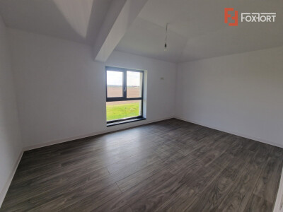 Duplex de vanzare cu 3 camere si teren de 309 mp - Recas