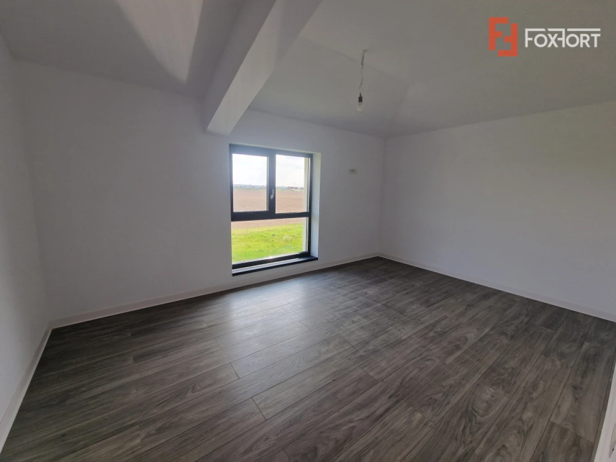 Duplex de vanzare cu 3 camere si teren de 309 mp - Recas - 1