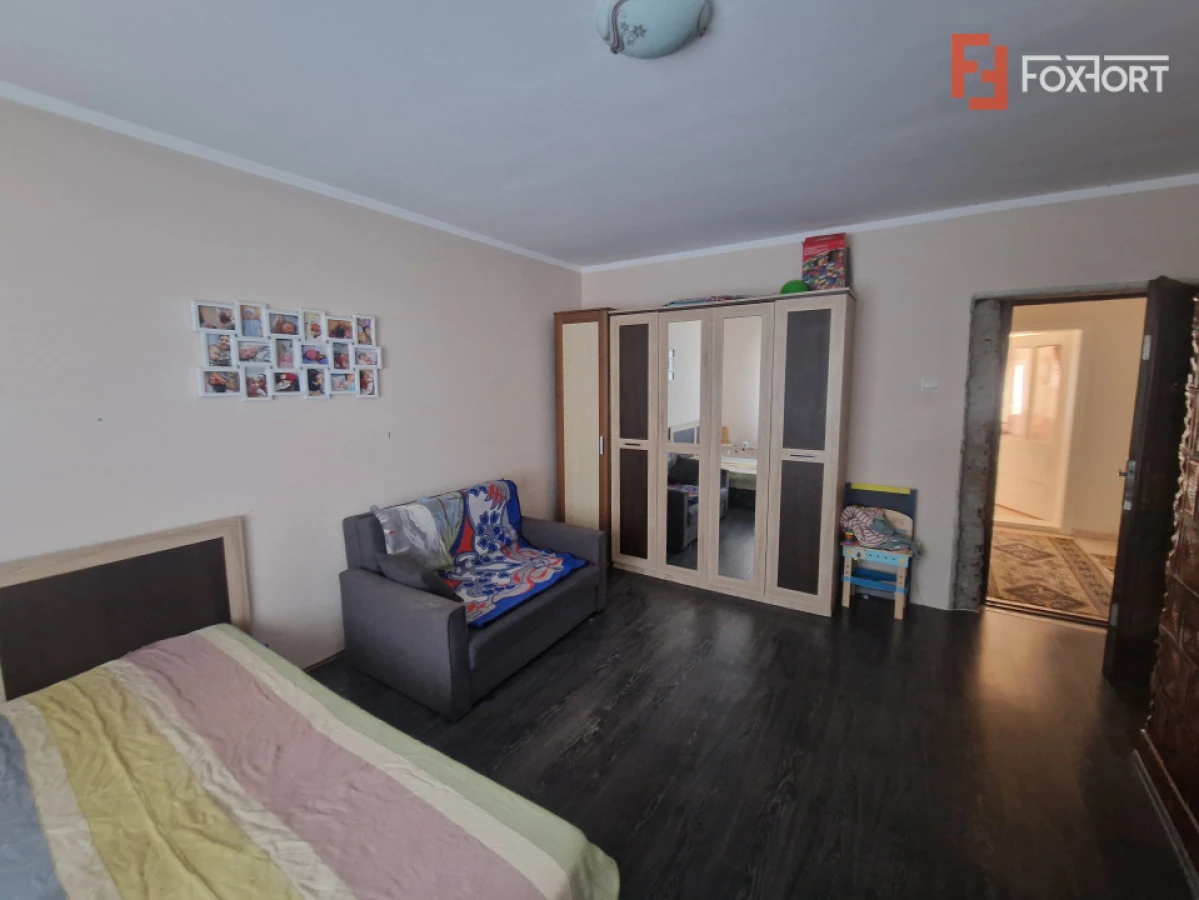 Casa individuala de vanzare cu 7 camere - Recas - 8