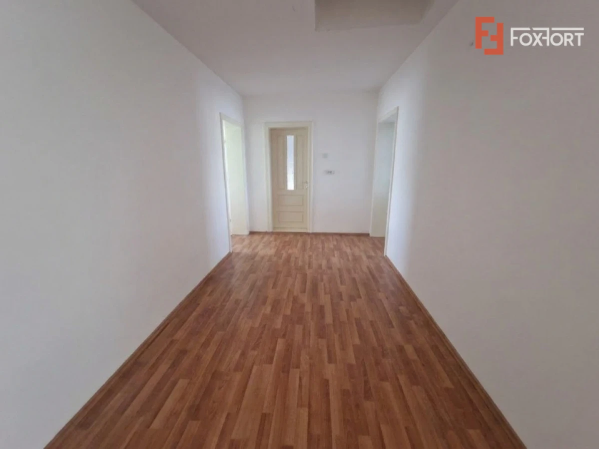 Casa individuala de vanzare cu 7 camere - Recas - 6