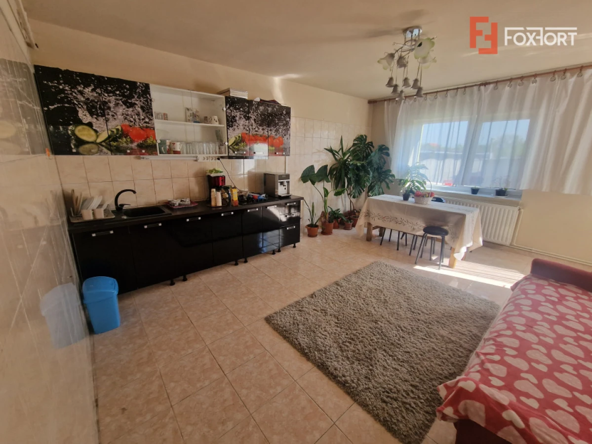 Casa individuala de vanzare cu 7 camere - Recas - 4