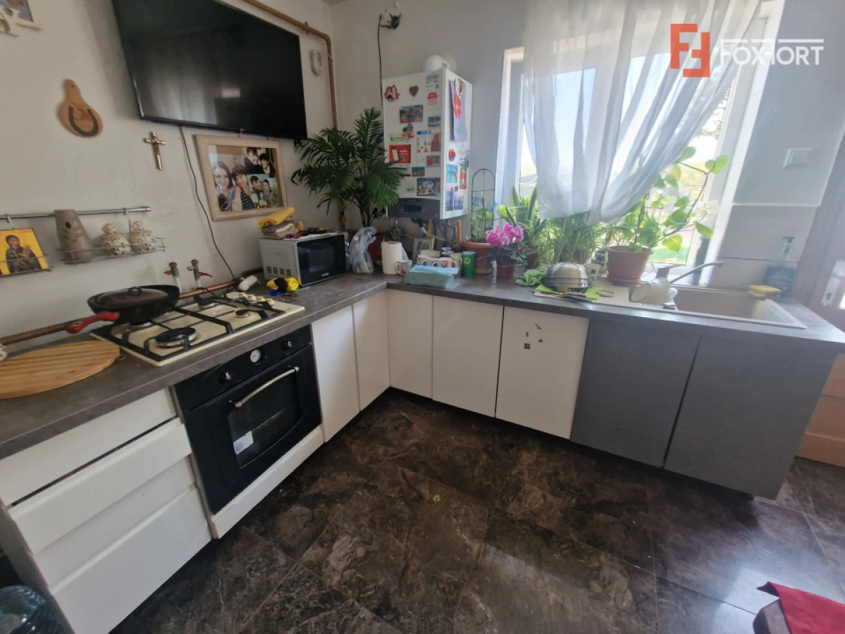 Casa individuala de vanzare cu 7 camere - Recas - 3