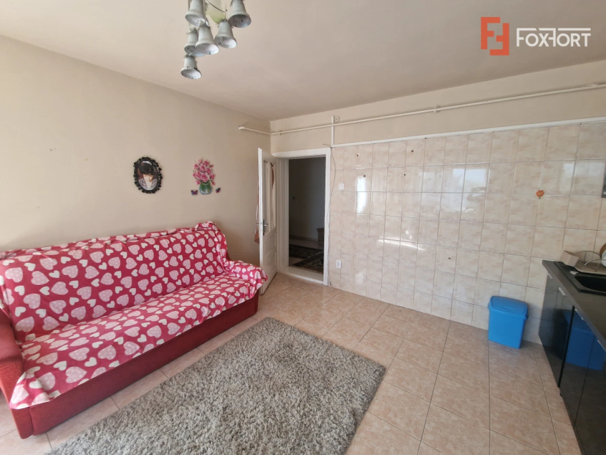 Casa individuala de vanzare cu 7 camere - Recas - 2