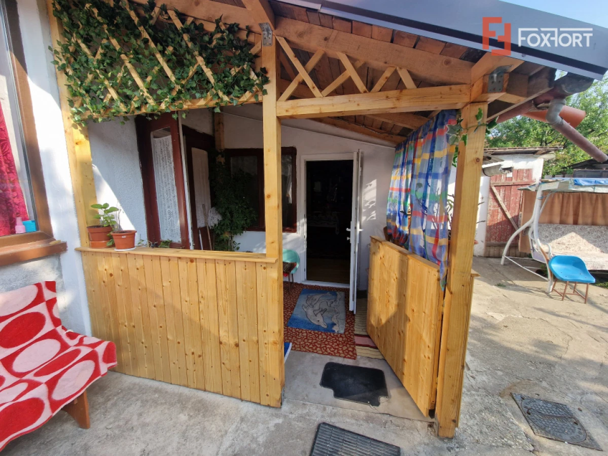 Casa individuala de vanzare cu 4 camere si teren de 800 mp - Recas - 8