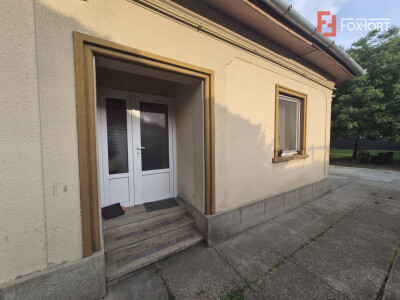 Casa individuala cu 2 spatii comerciale inchiriate – zona Lipovei
