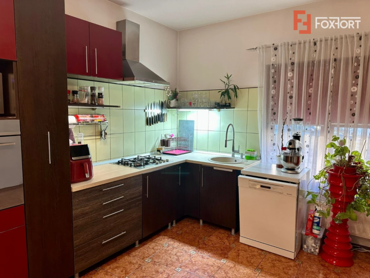 Casa individuala cu 4 camere si teren de 600 mp - Dumbravita - 3