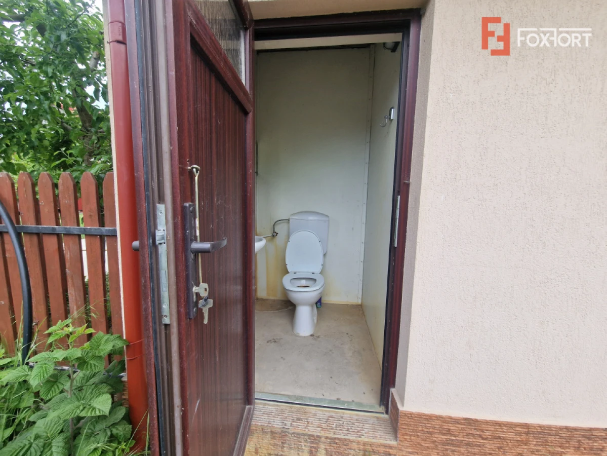 Casa individuala de vanzare cu 5 camere si teren de 2543 mp - Izvin - 10