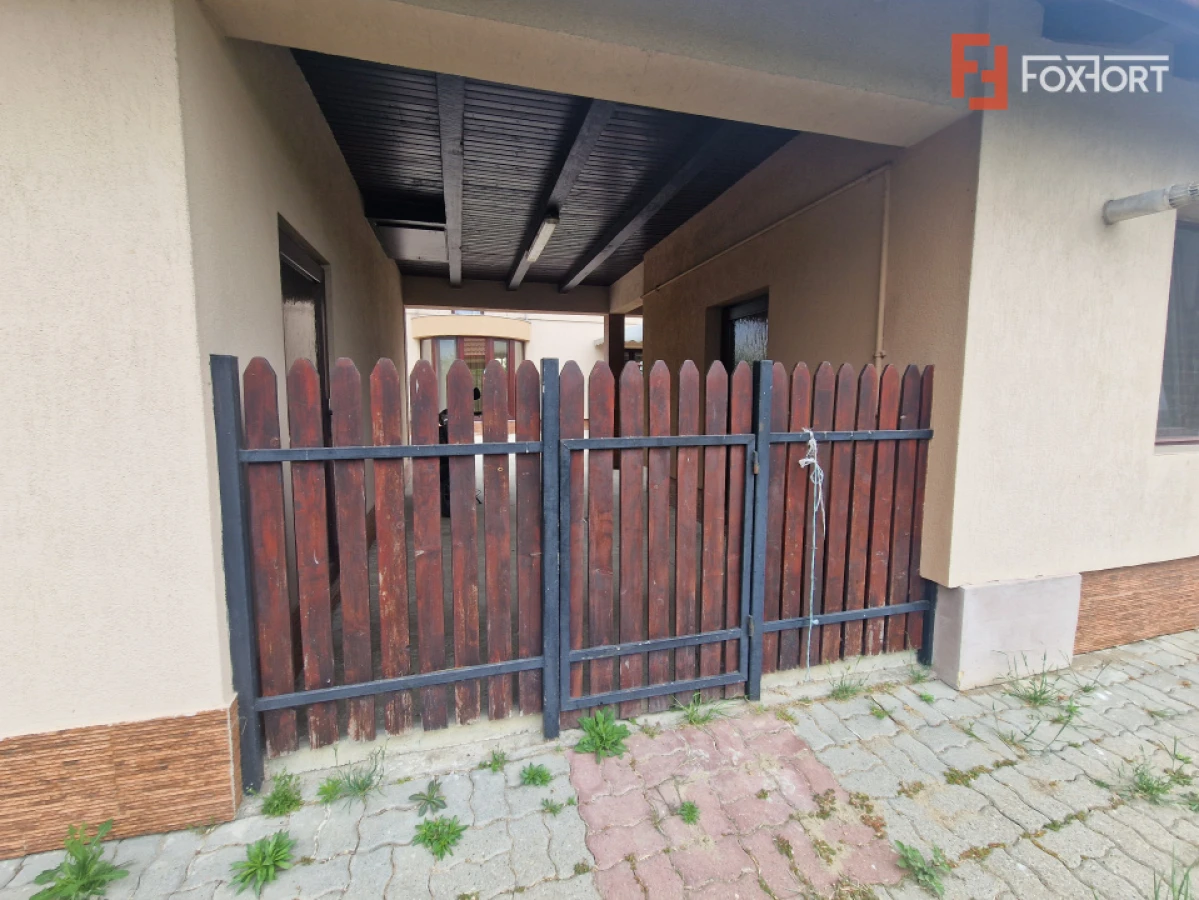 Casa individuala de vanzare cu 5 camere si teren de 2543 mp - Izvin - 9