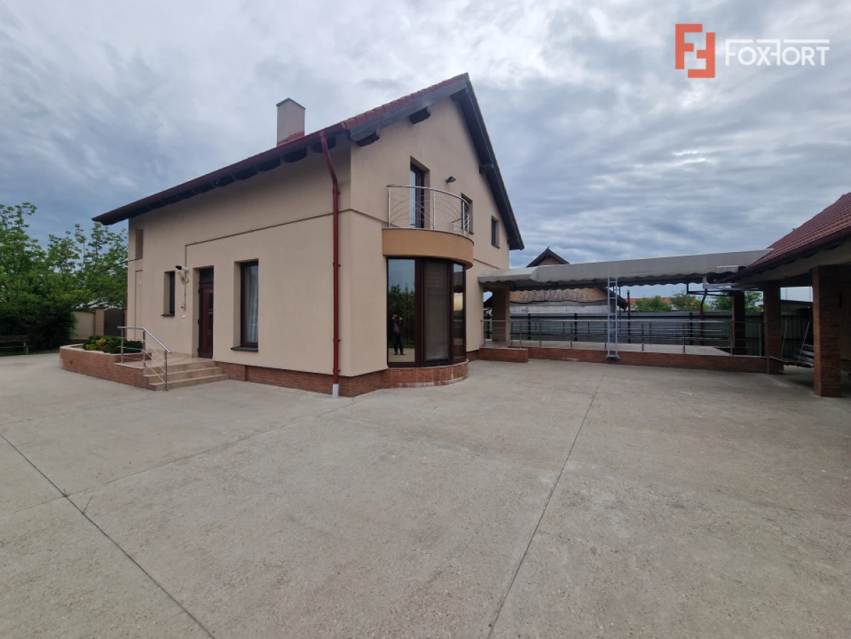 Casa individuala de vanzare cu 5 camere si teren de 2543 mp - Izvin - 7